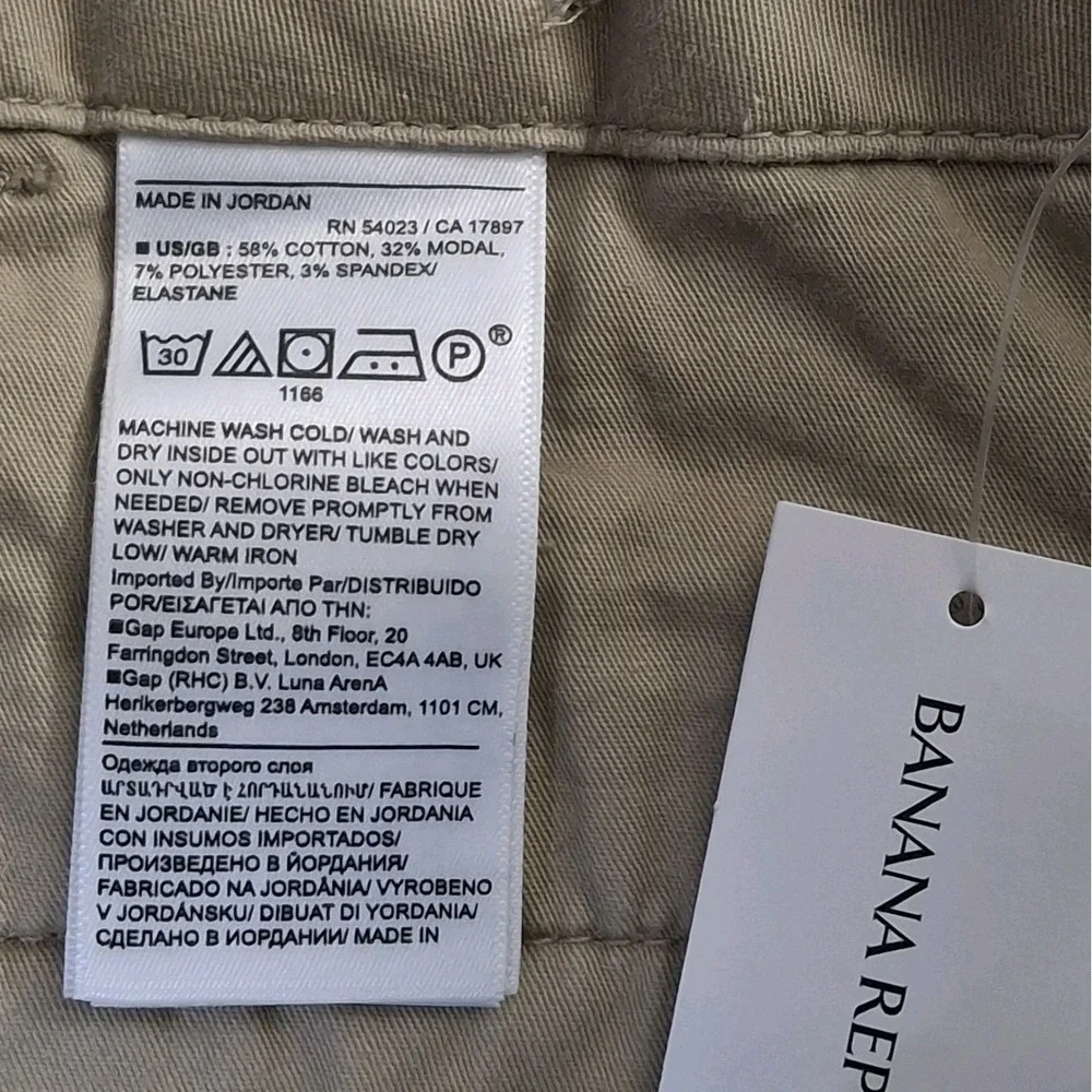 Banana Republic Traveler Cargo Pants Mens‎ 35x30 Beige Athletic Tapered Fit NWT